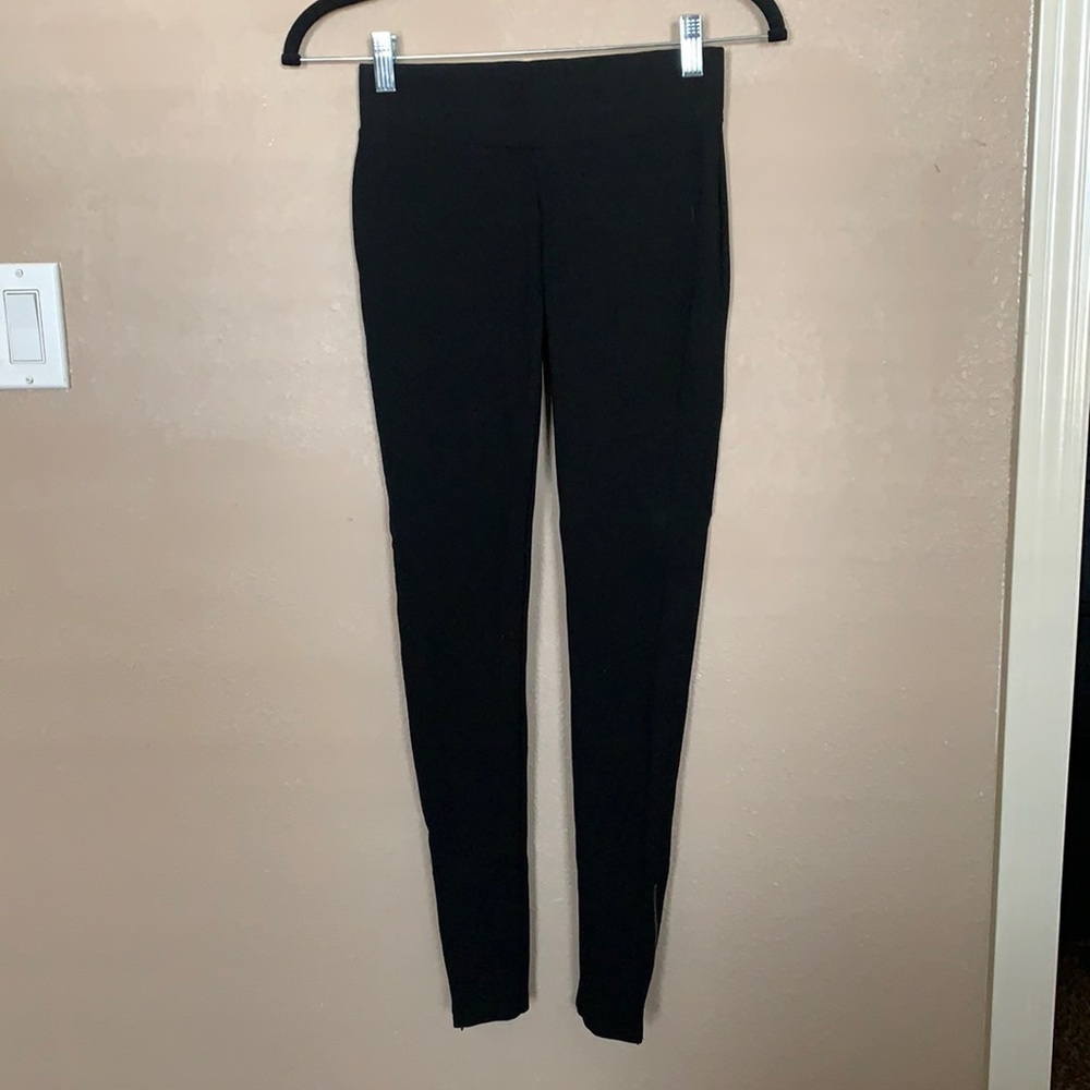 Black Leggings with Zipper detail